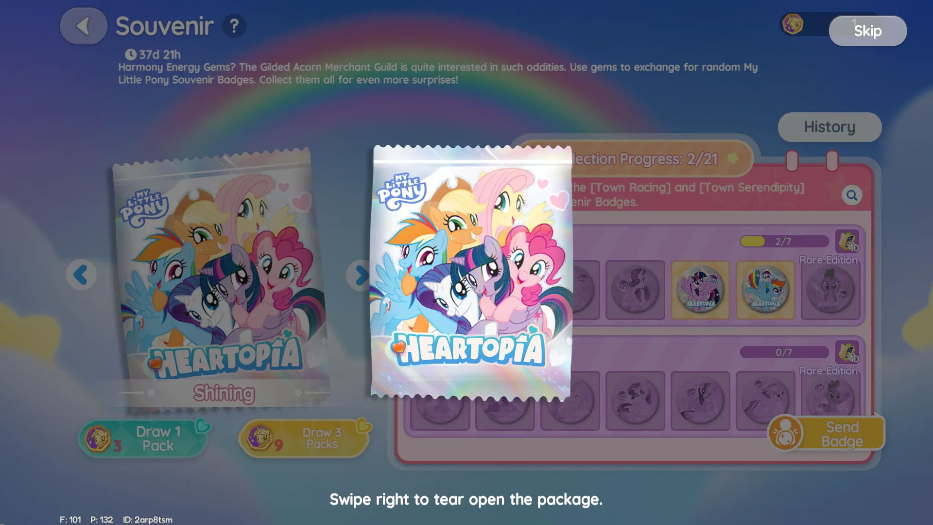 Abriendo un souvenir pack en el evento MLP.